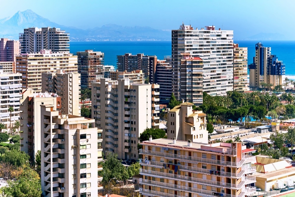 Bostadsmarknaden i Alicante pr&auml;glas av ett h&ouml;gt internationellt tryck som f&ouml;r&auml;ndrar provinsens &auml;garstruktur.
