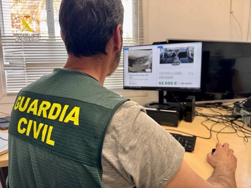 Minder&aring;riga skolkamrater till mannens dotter m&ouml;jliggjorde det v&aring;ldsamma &ouml;verfallet. Foto: Guardia Civil