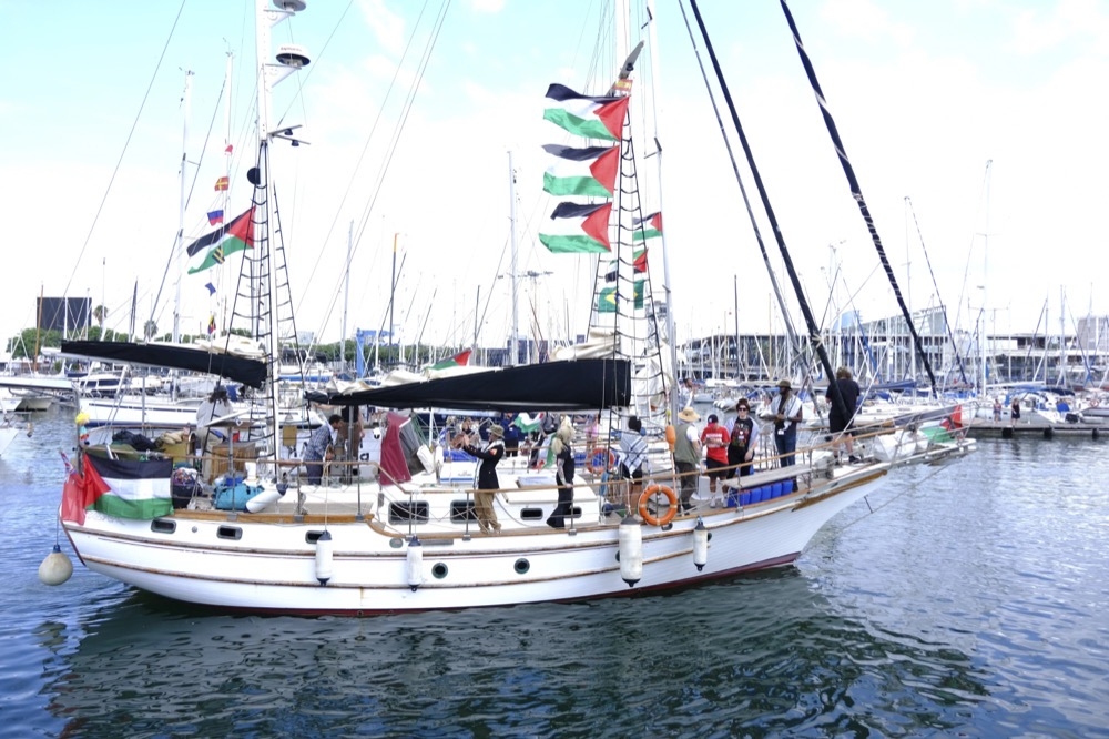 Fartygen transporterar n&ouml;dhj&auml;lp och f&aring;r logistiskt st&ouml;d f&ouml;r att kunna genomf&ouml;ra resan under sv&aring;ra f&ouml;rh&aring;llanden till havs. (Arkivbild)