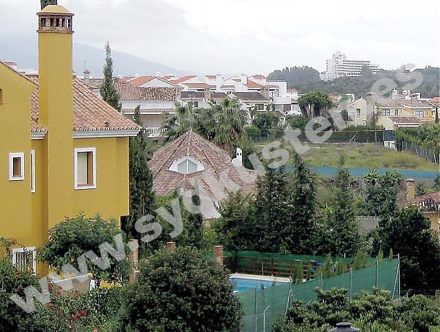 Kraftigt höjda taxeringsvärden i kommunerna på Costa del Sol hotar med skattechock för fastighetsägarna. I Estepona och Vélez Málaga står många invånare inför en tredubbling av fastighetsskatten.