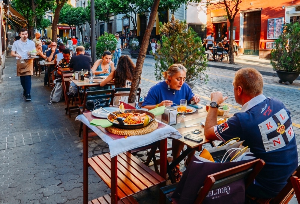 Kraven p&aring; kylsystem och anpassade arbetsrutiner &ouml;kar pressen p&aring; restauranger att investera inf&ouml;r allt varmare somrar.