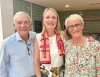 Handelskammarens vd Anna Fransson passade p&aring; att avtacka den avg&aring;ende delegaten Thomas Lindeen och hans hustru Ulla.
