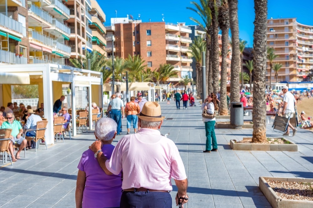 Den v&auml;xande internationella befolkningen f&ouml;r&auml;ndrar snabbt Torreviejas identitet och st&auml;ller nya krav p&aring; stadens samh&auml;llsservice.
