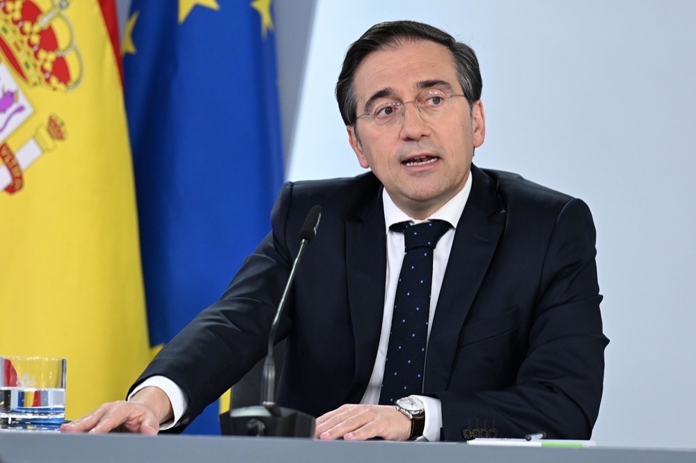 Såväl hjälporganisationer som det spanska utrikesdepartementet kräver att de frihetsberövade aktivisterna friges.