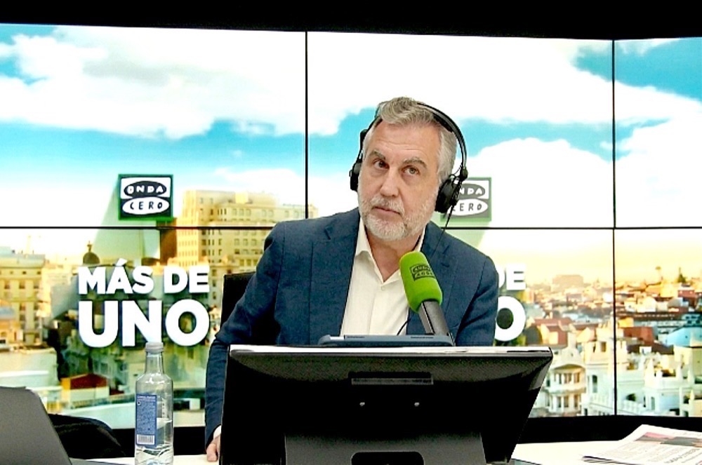 Carlos Alsina slutar inte helt, men sl&auml;pper informationsbiten p&aring; radion som gjort honom beryktad som en av Spaniens fr&auml;msta journalister. Foto: Onda Cero