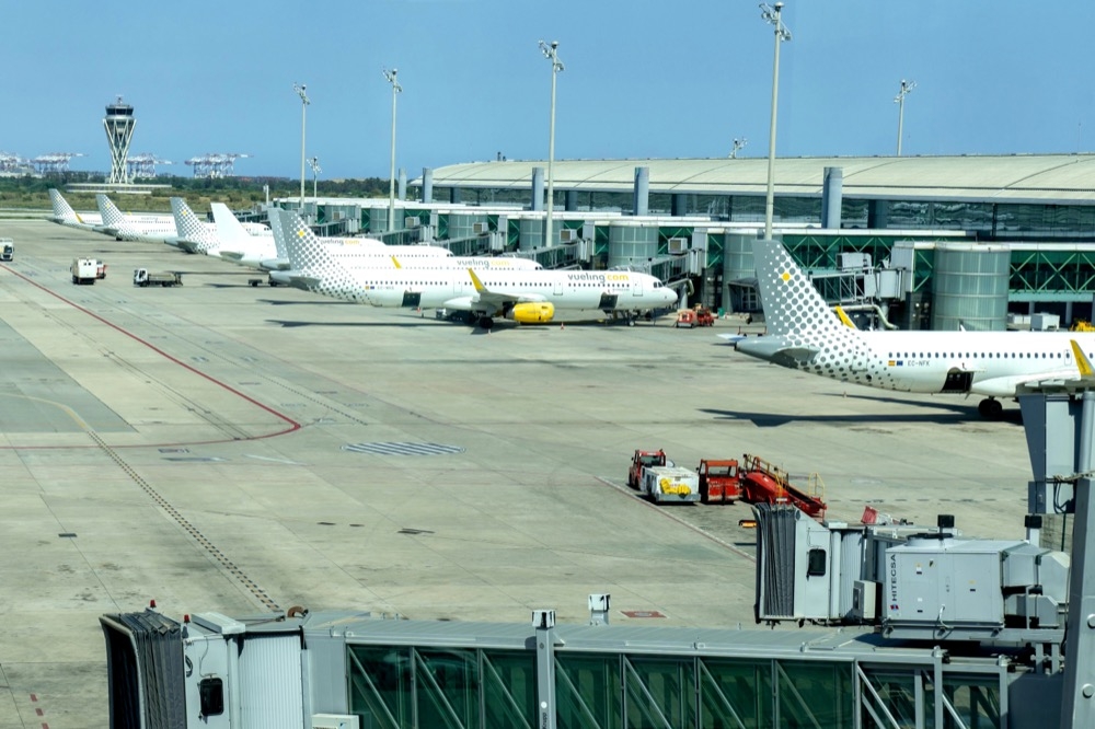 Madrid-Barajas är mycket nära sin gräns och Barcelona-El Prat översteg den redan förra året.