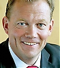Lars Friberg på SEB Luxemburg rekommenderar definitivt inte att vi tar ut våra pengar från banken och lägger dem i madrassen istället. ”Tack vare de statliga garantierna finns ingen anledning att vara nervös. Det är ingen risk att systemet krackelerar.” Foto: SEB