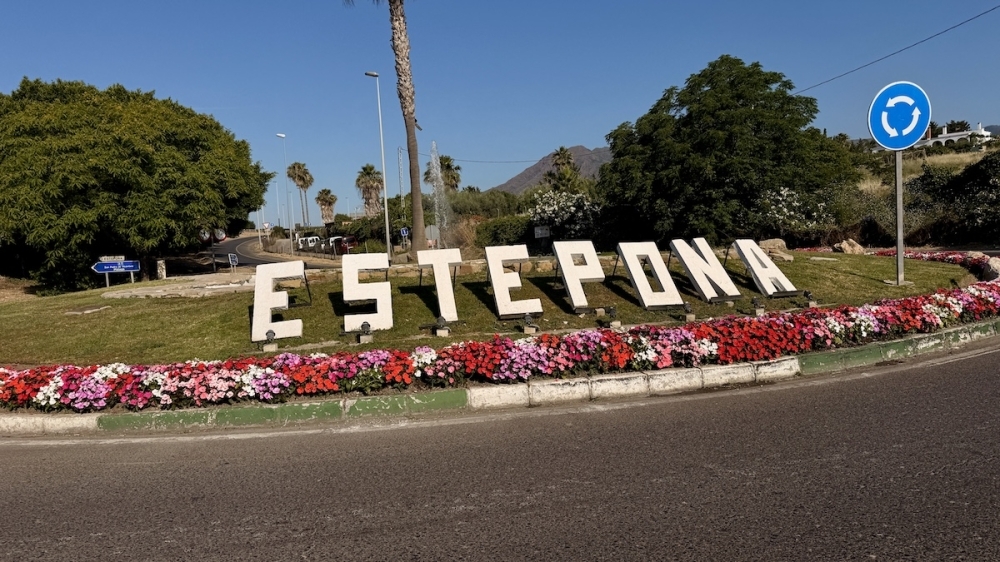 En ung kvinna i Estepona lyckades filma den man som misstänks ha våldtagit henne.