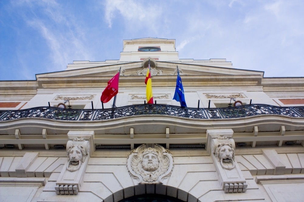 Köpet motiverades med en planerad reform av regionstyrets huvudbyggnad vid Puerta del Sol.