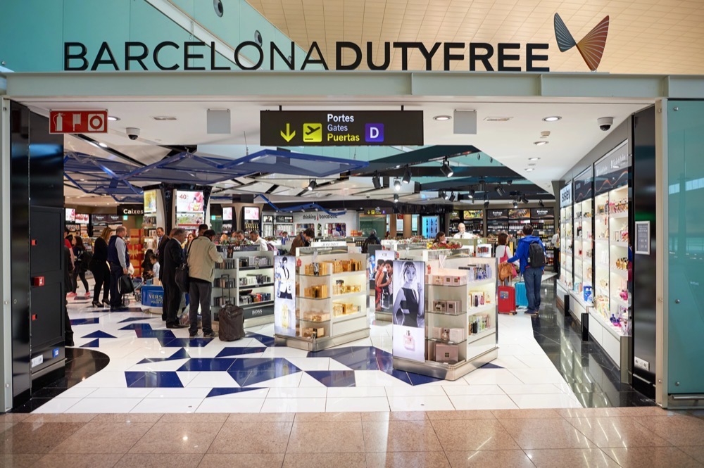 Konflikten i Barcelona riskerar att orsaka omfattande störningar i flygtrafiken under sommarens mest intensiva reseperiod.