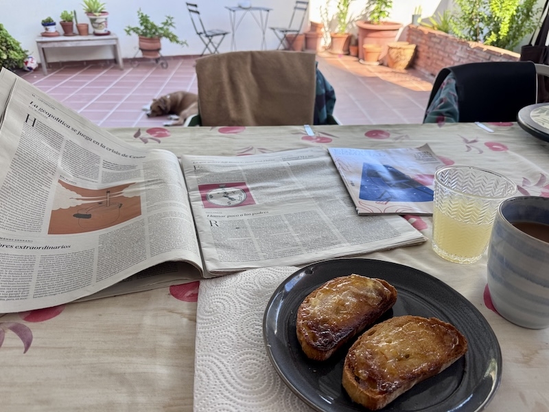Tänk att en riktig papperstidning kan kännas som det mest värdefulla tidsdokumentet att njuta av under många frukostar.