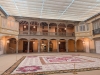 Patio de los Austrias, palatsets ursprungliga innerg&aring;rd, t&auml;cks i dag av ett glas- och st&aring;ltak och anv&auml;nds numera f&ouml;r officiella mottagningar, som den utlagda mattan i mitten av g&aring;rden vittnar om.