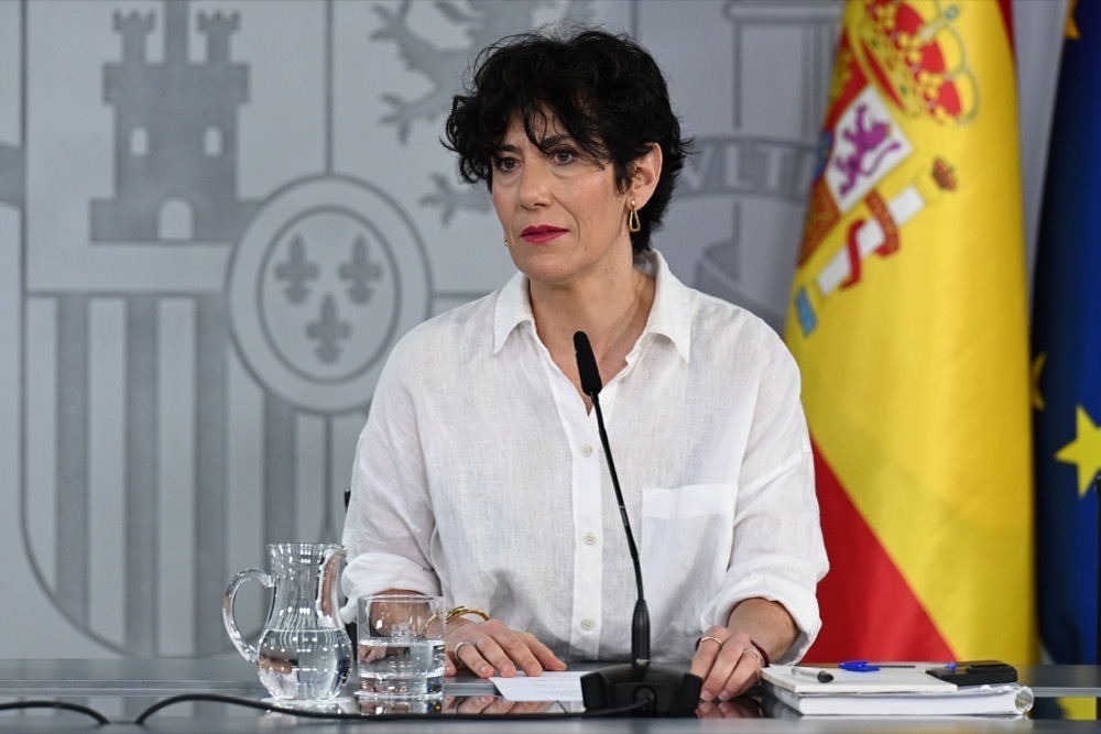 Migrationsministern Elma Saiz fick höra heta protester från lokalbor vid sitt besök i Ceuta i veckan.