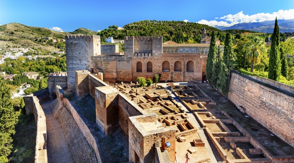 Inspektionerna visar hittills inga allvarliga strukturella skador, men delar av Alcazaba och Palacios Nazaríes har påverkats.