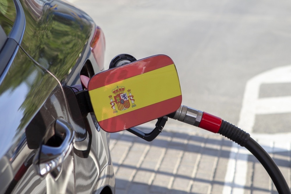 Justeringarna kan medföra att bensinen blir dyrare vid pumpen än diesel.