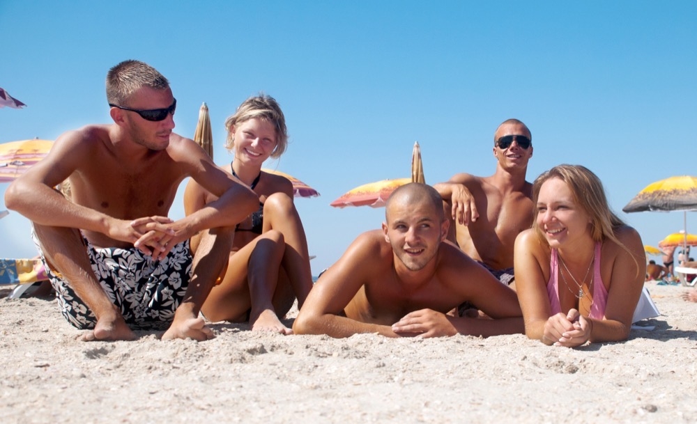 Valutakurser, rekordh&ouml;ga hotellpriser och sommarhetta har bidragit till att fler nordbor s&ouml;ker billigare eller svalare alternativ.