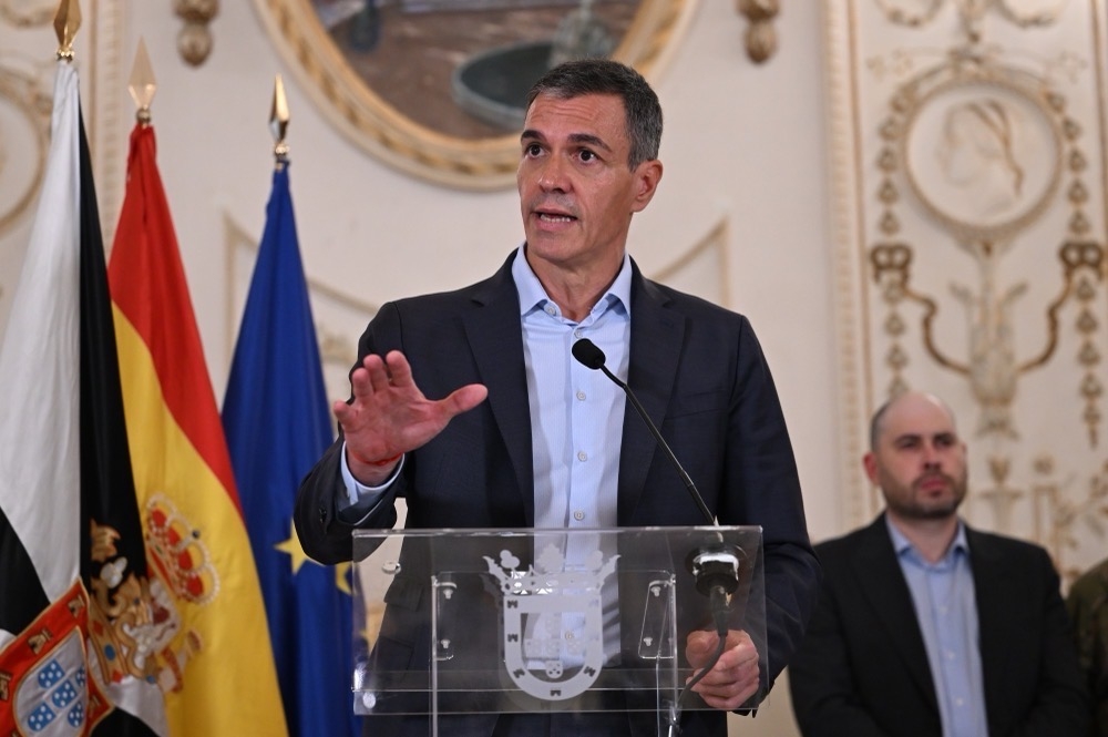 Miguel Ángel Pérez Triano bakom Pedro Sánchez vid regeringschefens senaste besök i Ceuta.