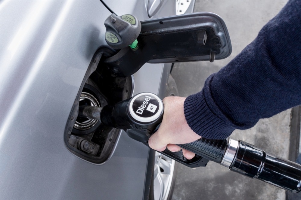 Det nya krispaketet ska lindra trycket på hushållens ekonomi när bränsle- och energipriserna rusar.