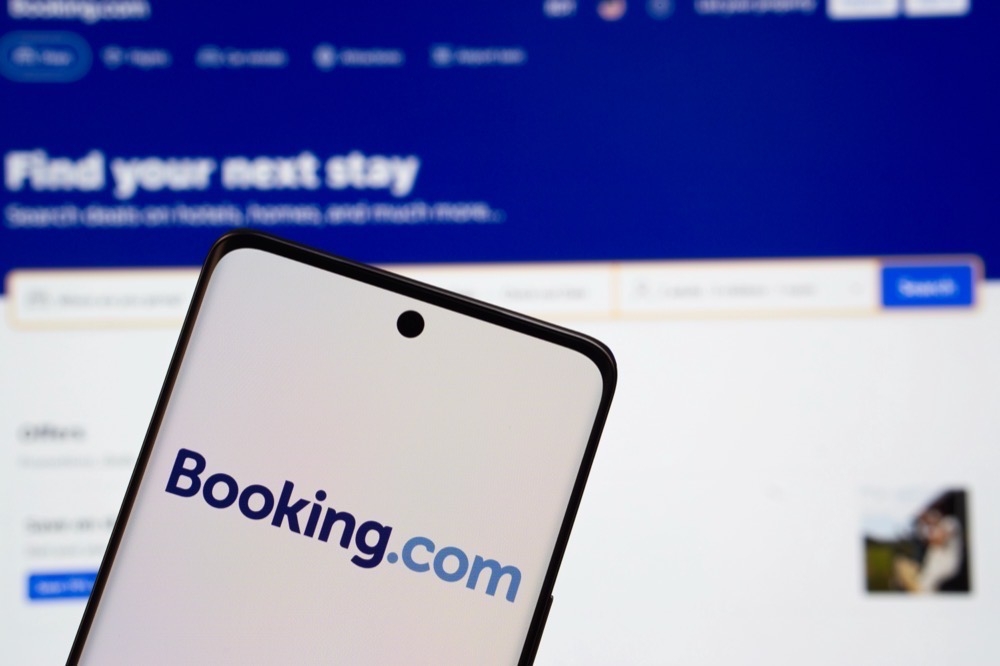 Den falska annonsen hade över 700 omdömen och ett genomsnittsbetyg på 7,7 innan Booking tog bort den. Foto: Mojahid_Mottakin/depositphotos.com
