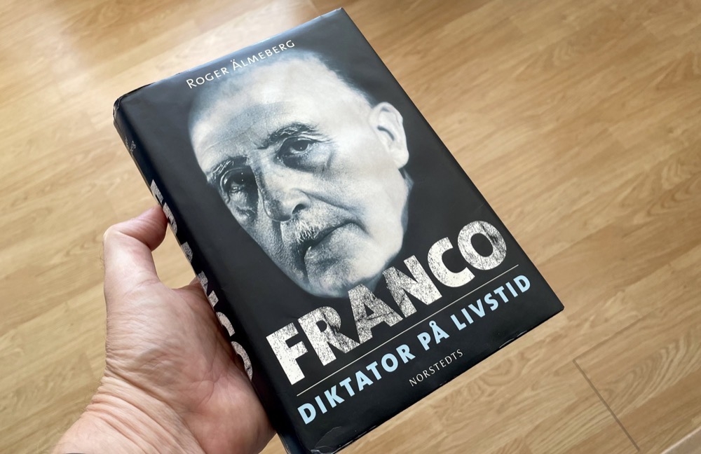 Man ska nog ha ett specialintresse av spansk nutidshistoria för att orka ta sig igenom hela denna biografi om diktatorn.