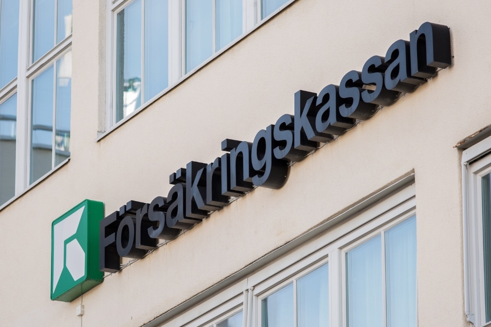 Försäkringskassan bedömer att den inte kan lämna ut personnummer till den spanska myndigheten CNMC, som kräver sådana uppgifter för textutskick. Foto: Jonas Engholm/Wikimedia Commons (CC BY-SA 4.0)