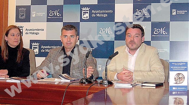 Författaren till utlänningsguiden, Aranzazu Trigueros, Julio Andrade, medborgar- och invandrarråd i Málaga samt bokförläggaren Francisco Contrera, presenterade “Guía práctica del extranjero” på en presskonferens i mars på rådhuset i Málaga.