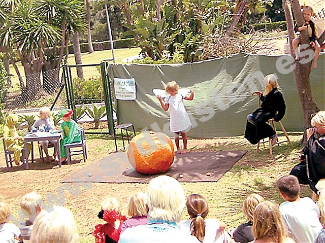 Förskolebarnen på Svenska Skolan i Marbella satte i maj upp pjäsen Solägget av Elsa Beskow. En föreställning som lockade full trädgård och blev mycket uppskattad av publiken.
