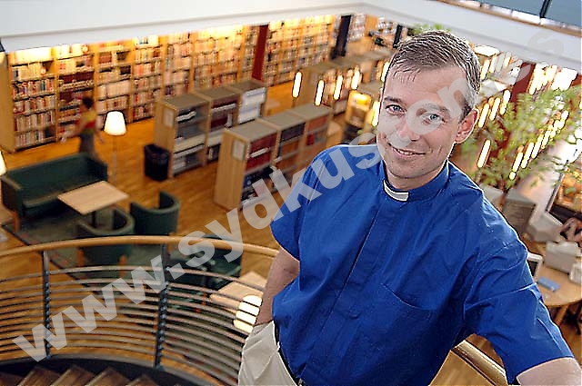 Mattias Andersson har verkat som präst på universitetet i Örebro och han tror att möten med människor och sättet att arbeta kan ha likheter med hans nya tjänst på Svenska Kyrkan i Fuengirola där han börjar 1 januari. Foto: Magnus Aronsson