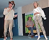 Extrema inredningsarkitekter i form av Fritjof (Christer Helmstein) och Doris (Carol Marcus).