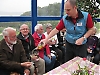 Besöket på vinbodegan arrangerades av Sydkusten. Chefredaktören Mats Björkman guidade i bussen och såg till att fylla på glasen.