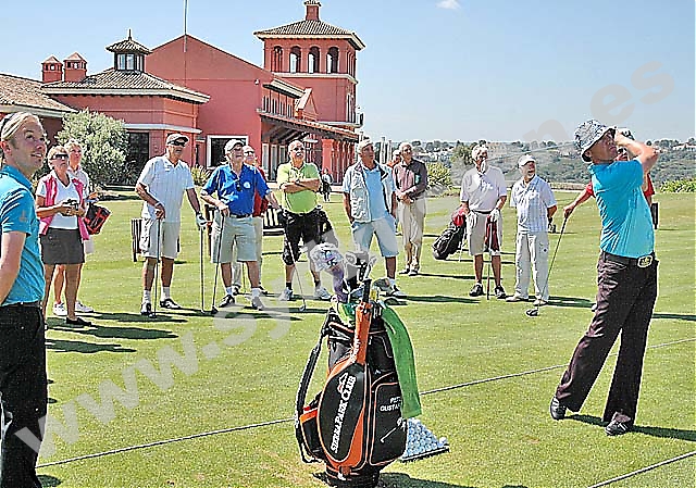 Golfproffset Peter Gustafsson hade uppvisning före tävlingen och var en av flera stjärnor som förgyllde finalevenemanget på La Reserva de Sotogrande Golf 7 april.