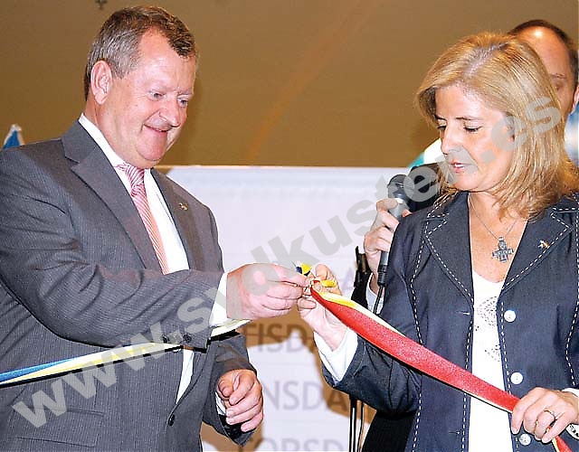 Anders Rönquist har haft fem intensiva år som Sveriges ambassadör i Spanien. I november 2008 invigde han bland annat Sydkustens svenskdagar på Parque Miramar i Fuengirola, tillsammans med borgmästaren Esperanza Oña.