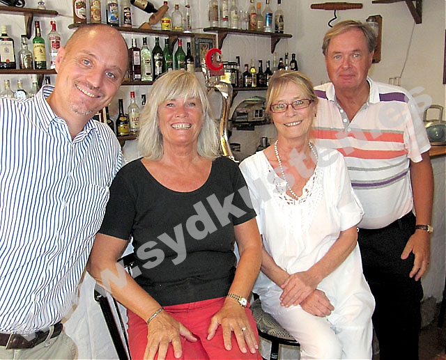 Svensk-Spanska Handelskammaren drog igång sitt höstprogram på Costa del Sol 7 september, på restaurang Las Gemelas i Fuengirola. På bilden från vänster kammarens delegat i Andalusien Mats Björkman. krögarsystrarna Marianne och Kerstin samt revisorn Bosse Wennertorp.