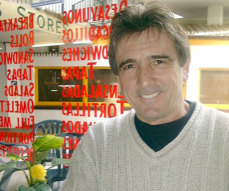 Den sjungande frisören Amador Martínez, Årets svensk på Costa del Sol 2000.