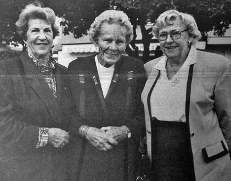 Anita Marcusson-Ståhl, Dagmar Hjort och Berit Jacobsson mottog utmärkelsen som representanter för Nordiska kontaktkedjan.
