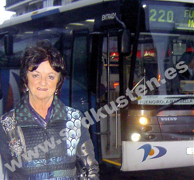 Kerstin Lindfors bor vid busstorget i Fuengirola och efterlyser bättre miljötänkande i kommunen. “Jag vill gärna rösta, men jag vill också veta om politikerna lyssnar på oss”, menar hon.