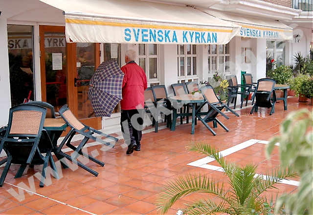 DYSTERT  Det hällande regnet på kusten speglade väl den sinnesstämning som rådde 10 mars i Svenska kyrkan i Fuengirola, när SKUT delgav sitt nedläggningsbeslut.