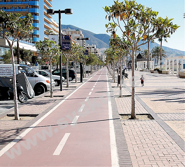 En gemensam strandpromenad för hela Costa del Sol skulle få kustborna mer aktiva, tror kommunsamfundets president Juan Sánchez. Fuengirola är en av de kommuner som både rustat upp sin strandpromenad och infört cykelbanor.