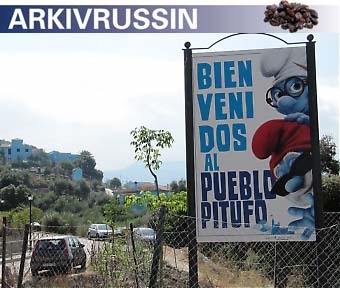 Byn Júzcar har blivit en stor turistattraktion som lockar många besökare.