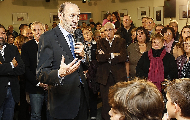 PSOE:s Alfredro Pérez Rubalcaba var i sin ungdom sprinter och har bestämt sig för att göra sitt livs slutspurt i valkampanjen. Foto: PSOE