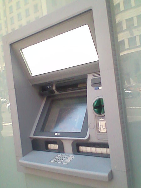 Ingen förväntar sig sympati från en bankomat, men tyvärr ska man inte förvänta sig någon från många spanska banktjänstemän heller.