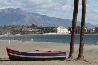 Liket efter en man hittades mellan stränderna Isdabe och Atalaya, i Estepona.