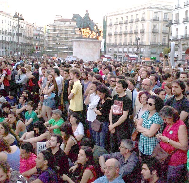 Tusentals missnöjesdemonstranter har i dagarna åter samlats vid Puerta del Sol, men uppslutningen är långt ifrån lika stor som för ett år sedan. Foto: Sofia Ocaña