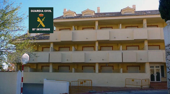 Både byggbolaget och offentliga tjänstemän ska ha förfalskat handlingar för ett lägenhetskomplex i Arroyo de la Miel. Foto: Guardia Civil