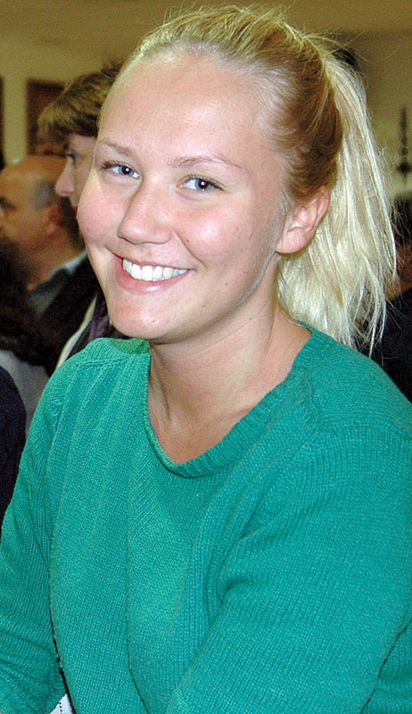 Vistelsen i Spanien förra läsåret har inspirerat gymnasieeleven Carla Zachariasson att göra ett projektarbete om svenska och spanska ungdomars syn på krisen.