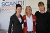 Therese Larsson, Ingela Nyström och Anett Amaro betjänar på Scandi.