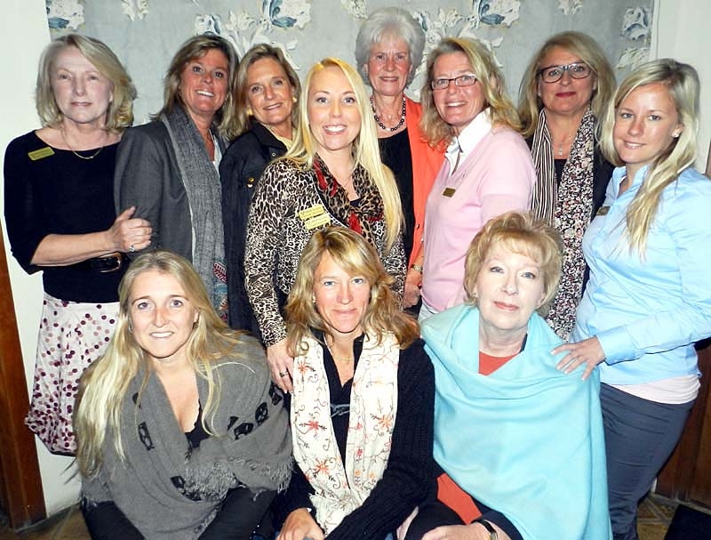 SWEA Marbella styrelse 2013. Från vänster Monica Haglund, Birgitta Bergin, Christina Hagelborg, Christa Alfredsson, Margareta Kastengren, Malinda Sunesson, Lotti Ander och Kajsa Fridberg. Sittande från vänster Jenny Ström, Eva Willenheimer och Birgitta Hunn. Foto: Camilla Grahn