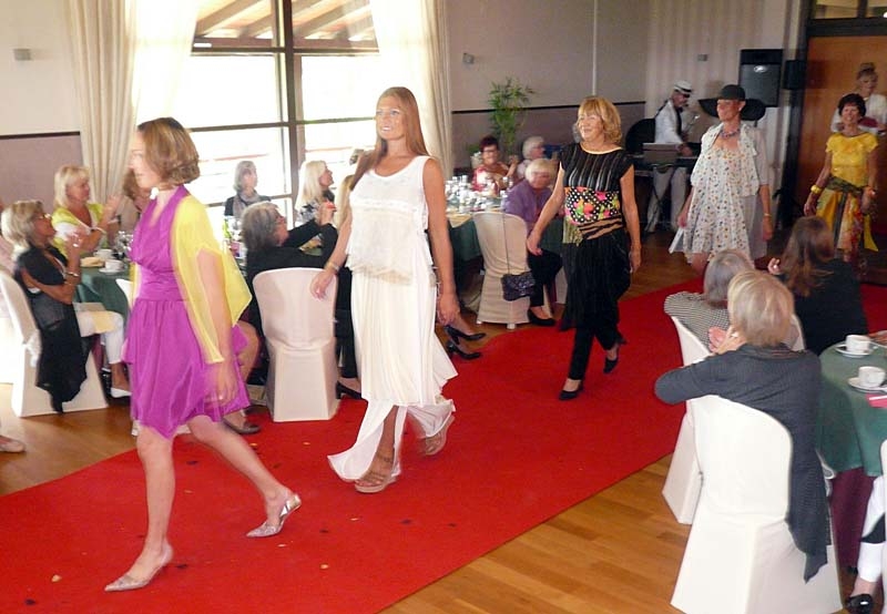 SWEA Marbellas årliga modevisning hölls 11 april på Los Arqueros Golf.